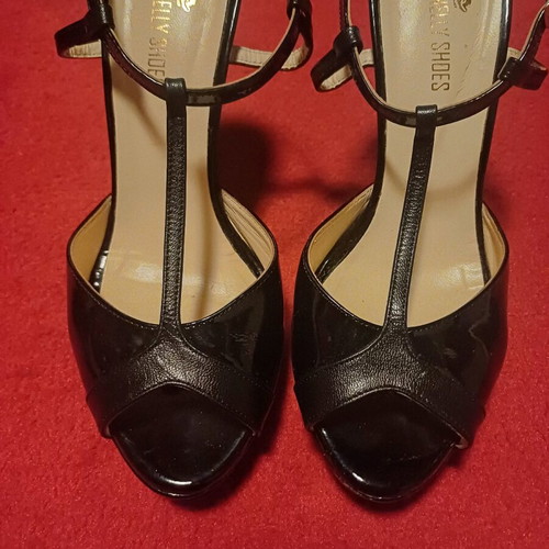 Black patent leather Nelly sandals with heel, size 37, like new