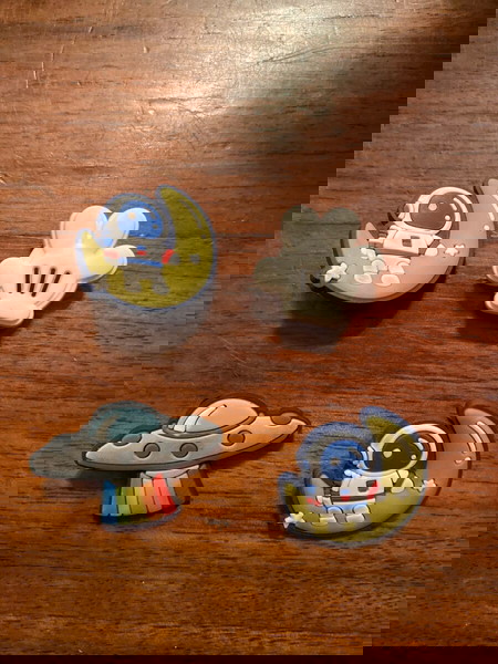 crocs pin πακέτο