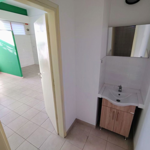 Ground floor commercial space 50 sqm in Aridaia, ready for food use