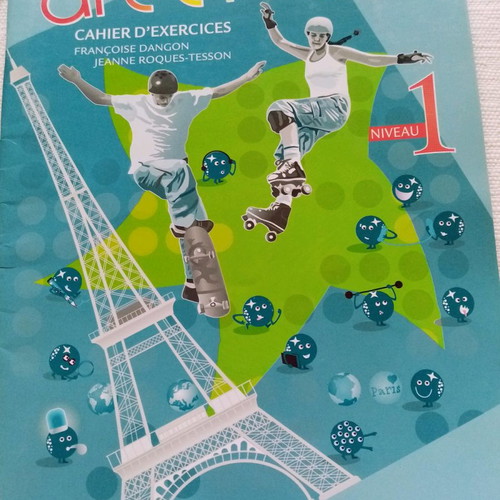 Arc en ciel méthode de français exercise book, like new, set of 2