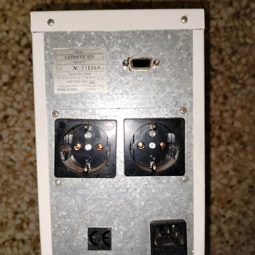 UPS WATTPOWER 600VA L.I used, needs new batteries