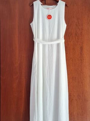 Doca dress new, white, fits small and medium sizes