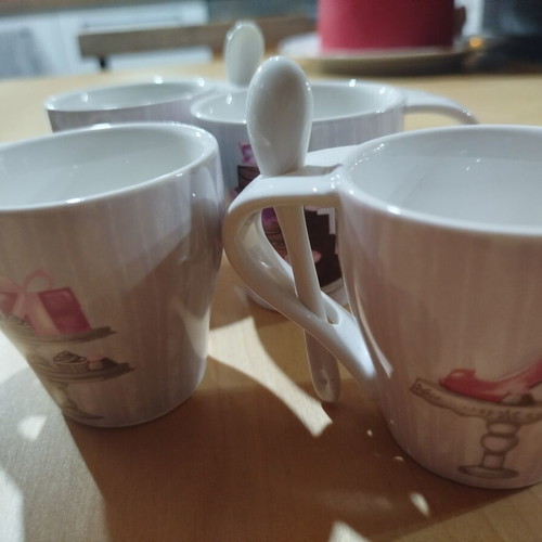 Espresso cups set of 4, new, missing 2 spoons