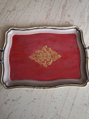 Vintage metal serving tray like new with gold damask motif
