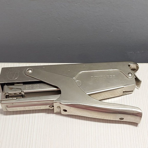 Novita 838 metal hand stapler like new