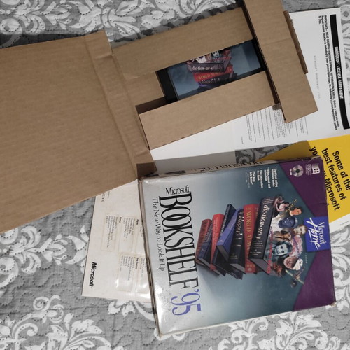 Microsoft Bookshelf '95 CD-ROM software like new for Windows 95 and 3.1
