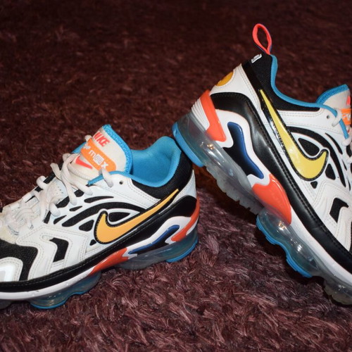 Nike Air Vapormax Evo women's shoes size 38.5 like new, multicolor
