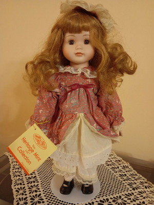 Heritage Mint Courtney Porcelain Doll used, vintage 1990