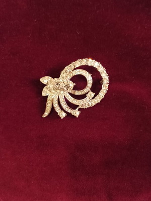 Pin with zirconia like new, gold and silver colors
