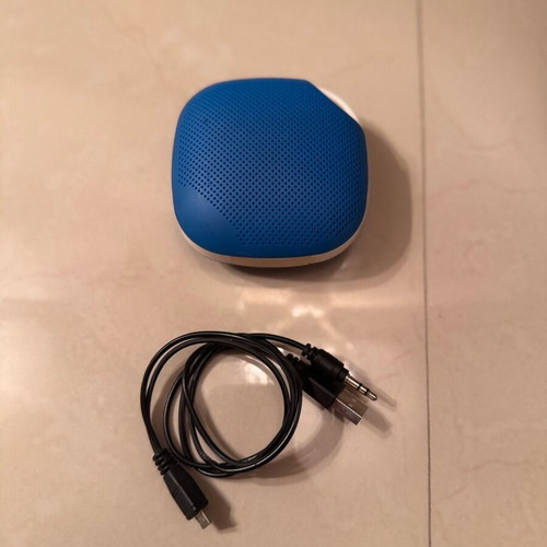 Portable Bluetooth speaker like new, blue with cable