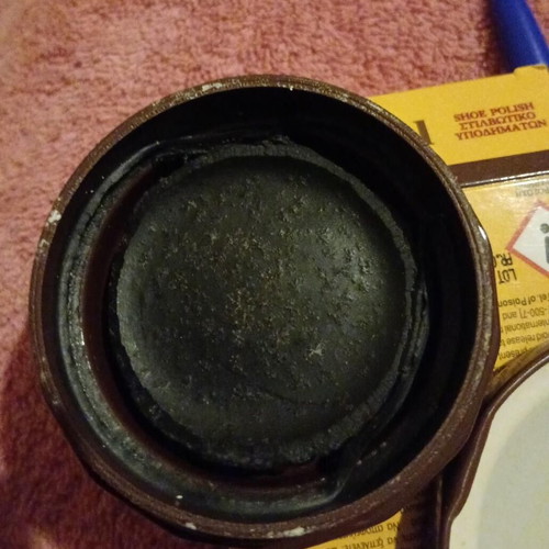 Camel shoe polish used for collection