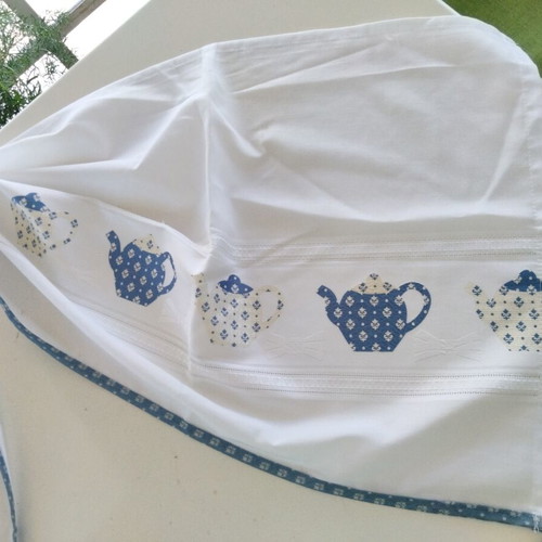 Vintage table runner with blue teapot pattern, brand new 42x120 cm