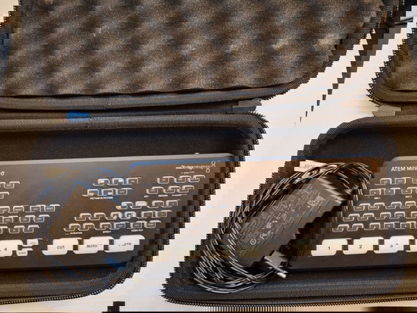 КОНЗОЛА BLACKMAGIC ATEM MINI PRO С КАЛЪФ