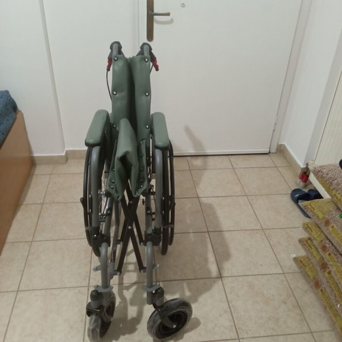 Wheelchair new, foldable and lightweight