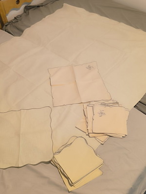 Vintage σετ τραπεζαρίας λινό τραπεζομάντηλο 2,60x1,43 μ. με 22 χειροποίητες πετσέτες