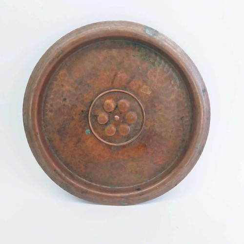 Vintage copper tray used with round shape and patina