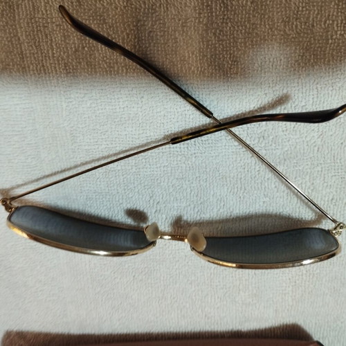 Ray Ban Caravan 58015 sunglasses like new, gold