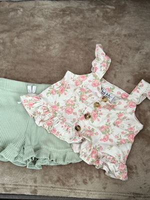 Clothing set 12m like new