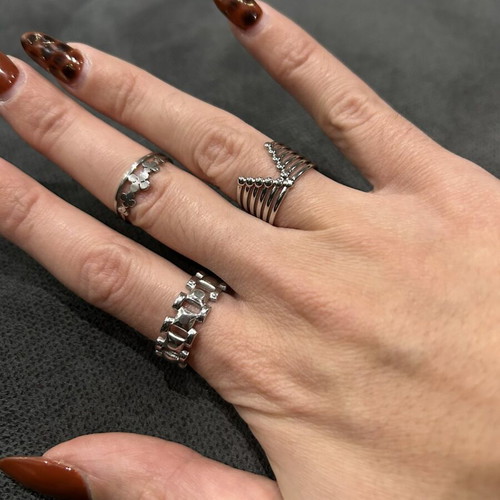 Set of 3 rings like new, stainless steel silver color