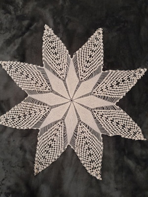 Vintage knitted doily beige Asterias 53 cm like new