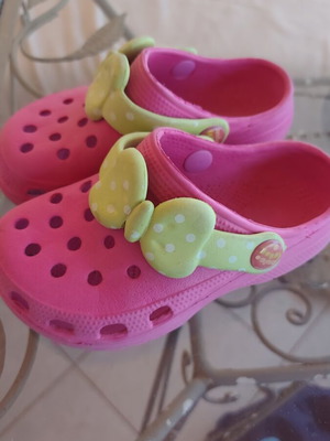 Crocs sandals size 28, pink