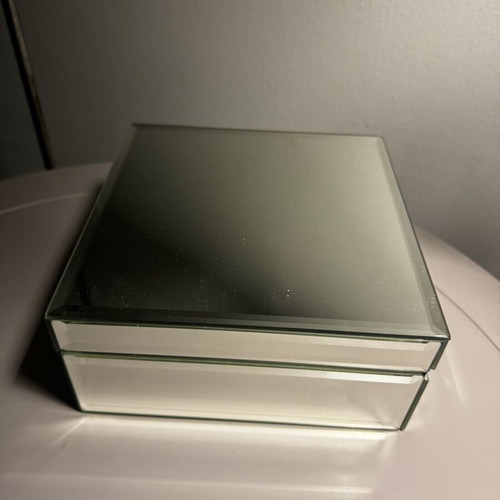 Square jewelry box with mirror exterior, 19x19 cm