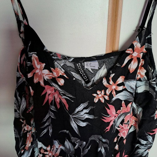 H&M one-piece shorts like new, floral, black multicolor