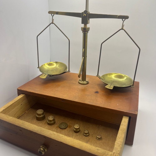 Rex scale used with wooden box and drawer, English made