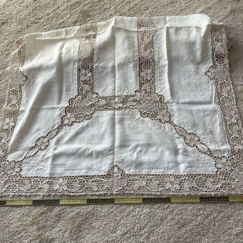 Handmade embroidered crochet tablecloth like new 100x149