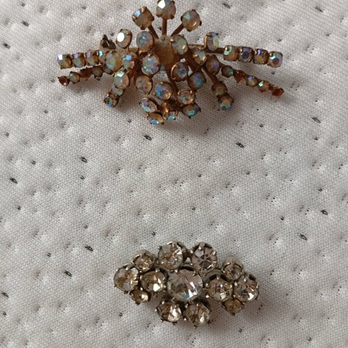 Vintage pins like new, gold and silver colors, set of two