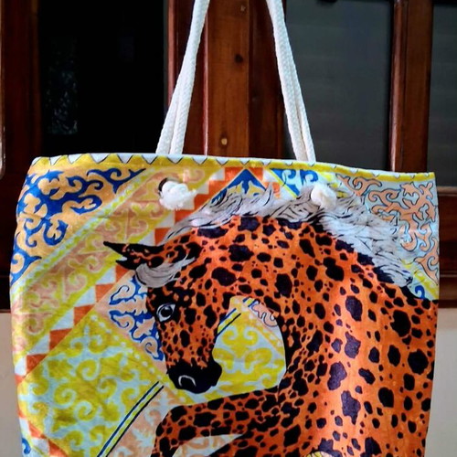 Beach bag shoulder type new with zipper and inner pocket