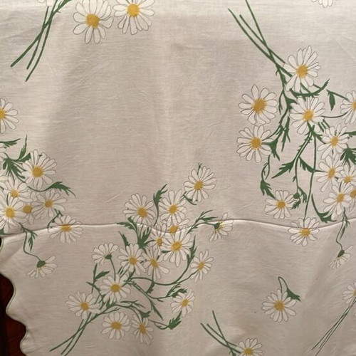 Square tablecloth like new with daisies and green trim