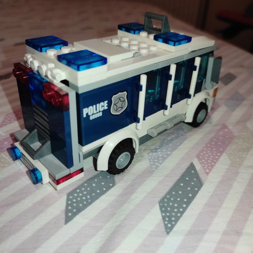 Lego City 60008 used, with instructions, no box, missing one museum window