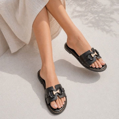 Flat sandals with decorative buckle new, black