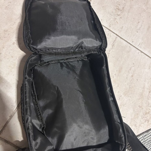 Ronaldo crossbody bag like new with bottle holder and zipper