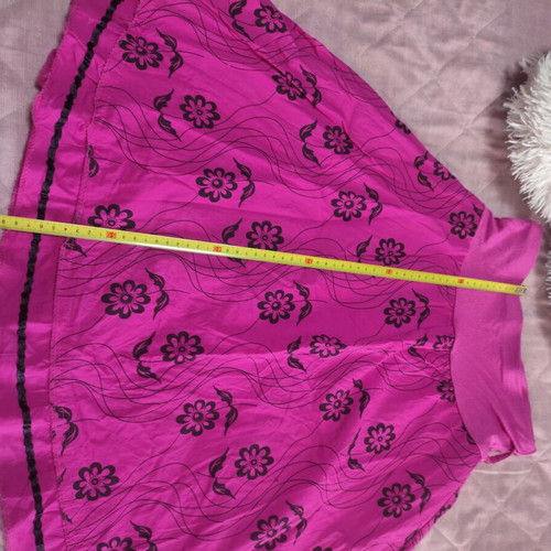 Skirt like new, size medium, pink with floral pattern
