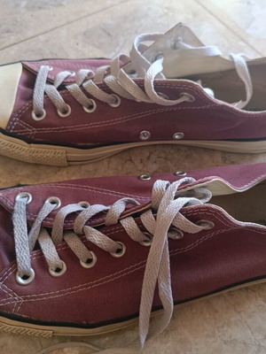 Converse size 45