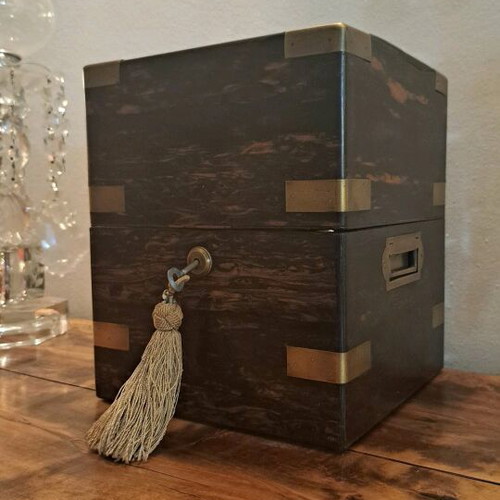 Authentic Edwardian Era Tantalus Collectible Set like new