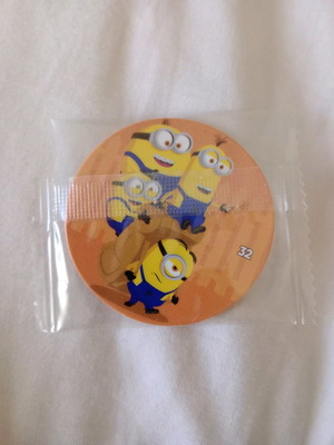 Συλλεκτική τάπα με αυτοκόλλητο Minions νούμερο 32 καινούργια