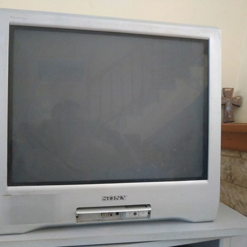 Sony Trinitron WEGA 24" CRT TV KV-24FV12 for retro gaming