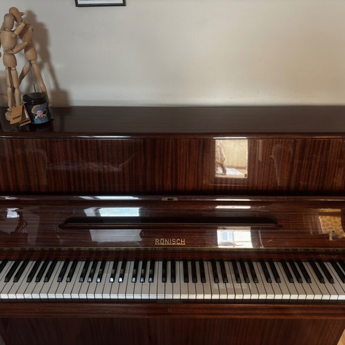 Rönisch 109 Deluxe Acoustic Piano like new, German compact upright