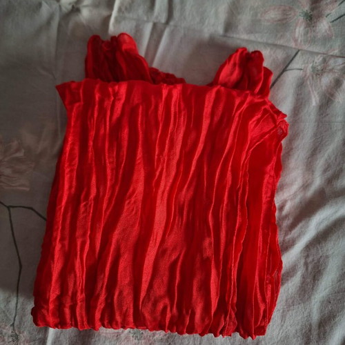 Women's scarves, red