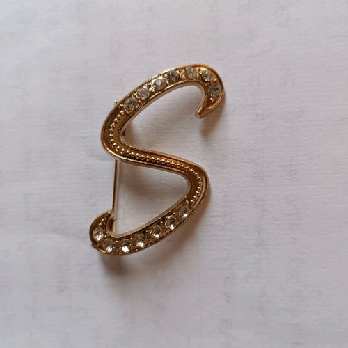 Women's pin new with gold design and rhinestones