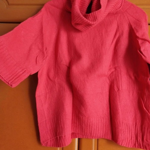 Knitted 3/4 Sleeve Sweater like new, red, sizes S M L