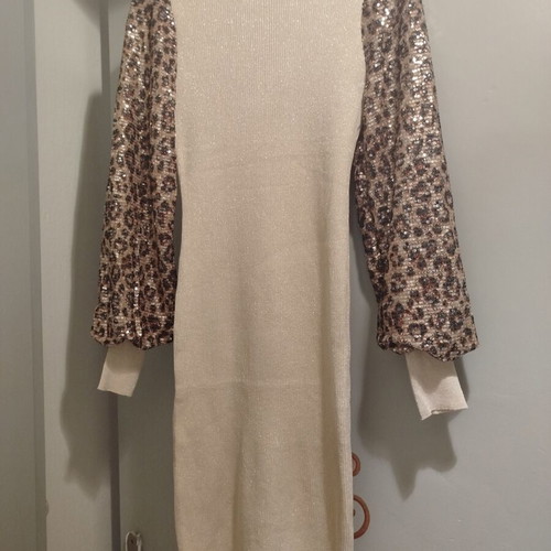 Jasmine fitted dress with gold sequin sleeves like new, black and gold