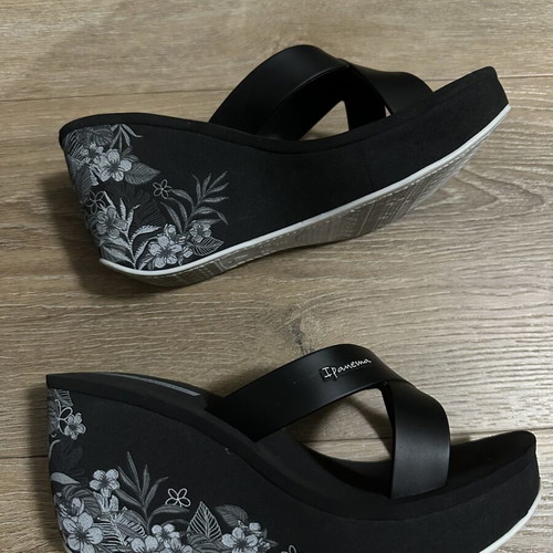 Ipanema high platform slippers with design