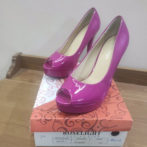 Fuchsia patent leather high heels like new, size 37