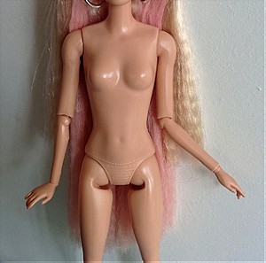 Κούκλα Barbie Extra με Made to Move σώμα (κλειδώσεις στα άκρα)