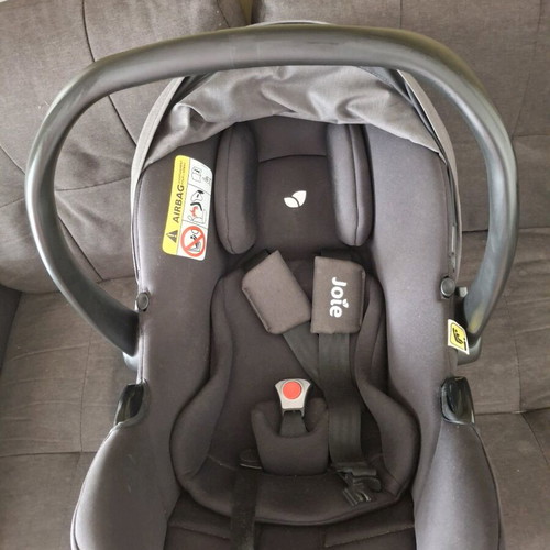 Joie i-Snug 2 baby car seat like new with adapters