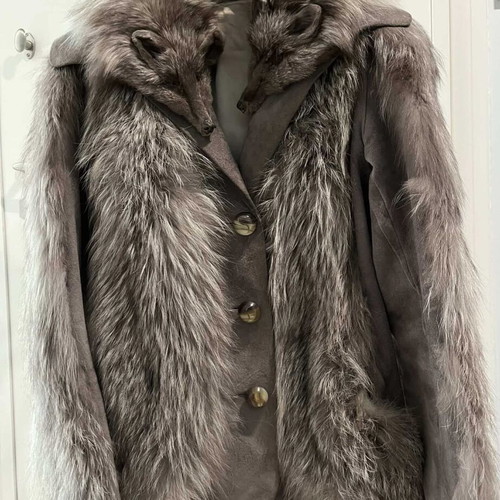 Leather jacket with fox fur like new, size Small